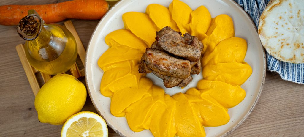 Piept de Curcan cu piure de țelină și morcovi