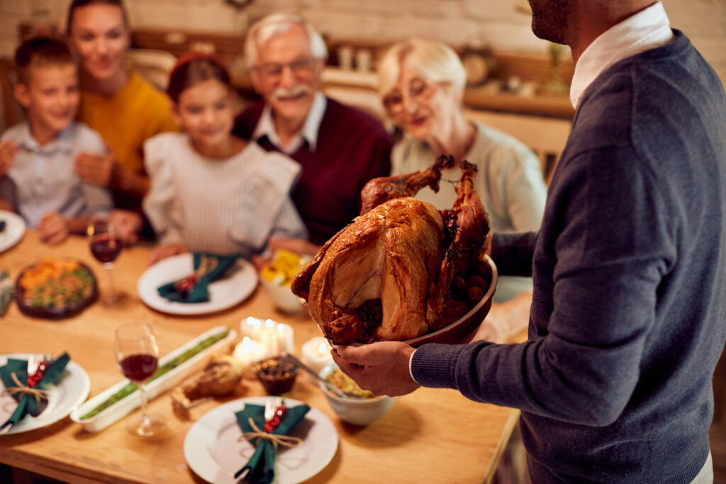 Află de ce carnea de curcan este o alegere inspirată pentru masa de Paște: mai ușoară, gustoasă și potrivită pentru toată familia. Sfaturi pentru o masă echilibrată.